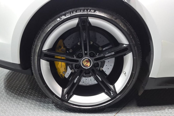 2020 Porsche Taycan с пробегом 35 295 км