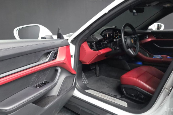 2020 Porsche Taycan с пробегом 35 295 км