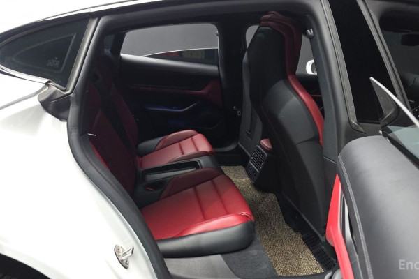 2020 Porsche Taycan с пробегом 35 295 км