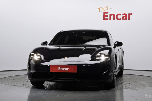 2023 Porsche Taycan с пробегом 14 934 км