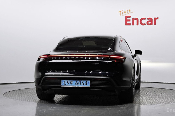 2023 Porsche Taycan с пробегом 14 934 км