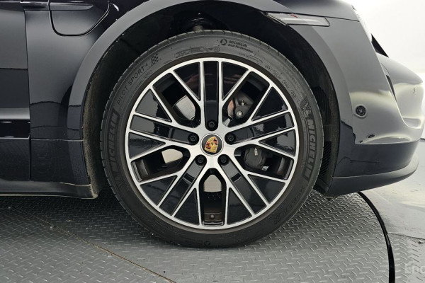 2023 Porsche Taycan с пробегом 14 934 км