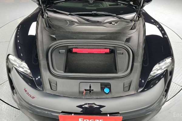 2023 Porsche Taycan с пробегом 14 934 км