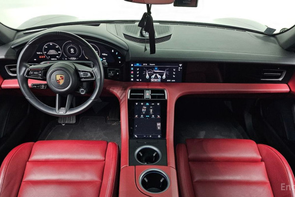 2023 Porsche Taycan с пробегом 14 934 км