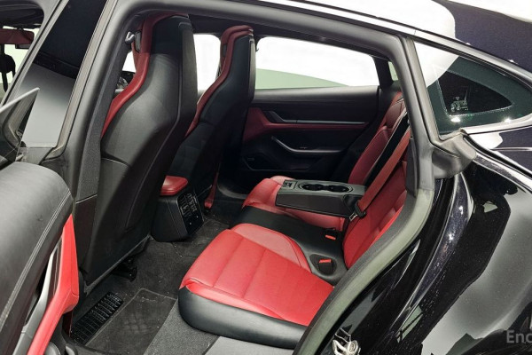 2023 Porsche Taycan с пробегом 14 934 км