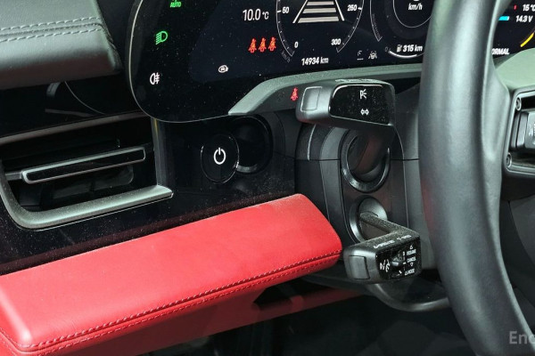 2023 Porsche Taycan с пробегом 14 934 км