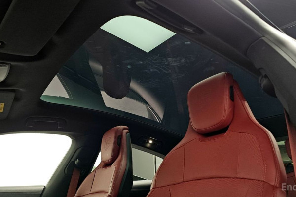 2023 Porsche Taycan с пробегом 14 934 км