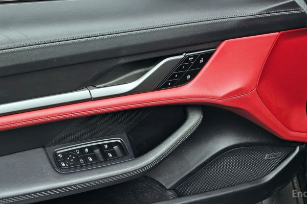 2023 Porsche Taycan с пробегом 14 934 км