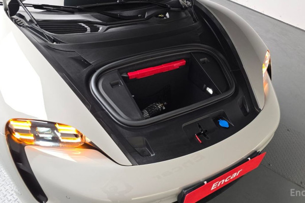 2023 Porsche Taycan с пробегом 34 780 км