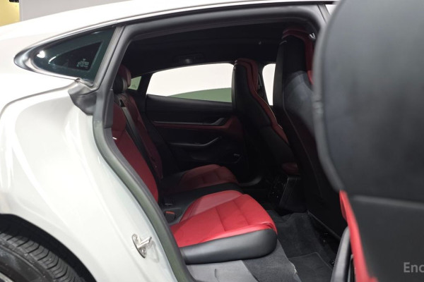 2023 Porsche Taycan с пробегом 34 780 км