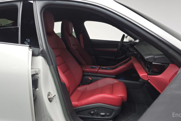 2023 Porsche Taycan с пробегом 34 780 км