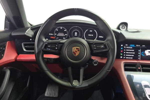 2023 Porsche Taycan с пробегом 34 780 км