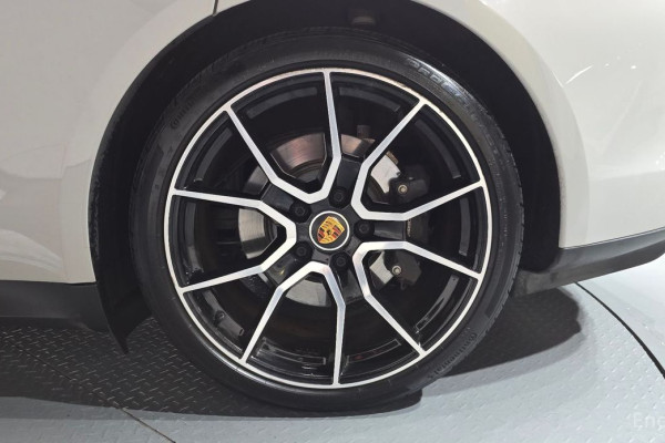 2023 Porsche Taycan с пробегом 34 780 км