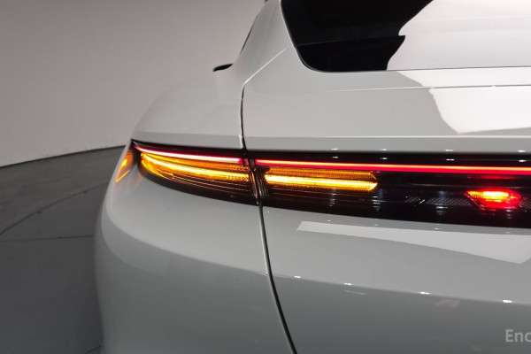 2023 Porsche Taycan с пробегом 34 780 км