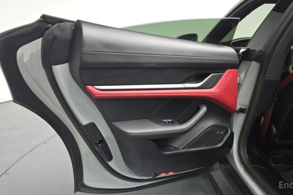 2023 Porsche Taycan с пробегом 34 780 км