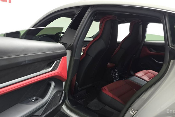 2023 Porsche Taycan с пробегом 34 780 км