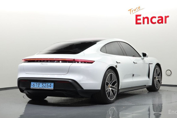 2023 Porsche Taycan с пробегом 17 406 км