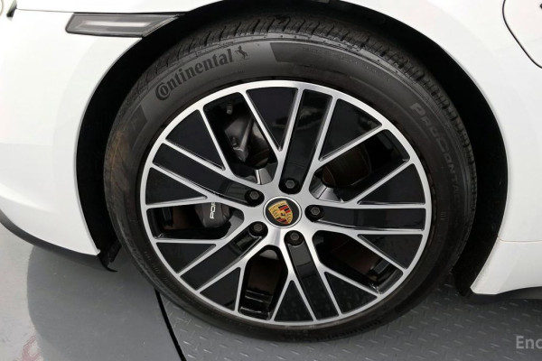 2023 Porsche Taycan с пробегом 17 406 км