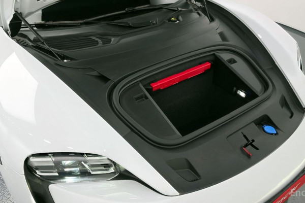 2023 Porsche Taycan с пробегом 17 406 км