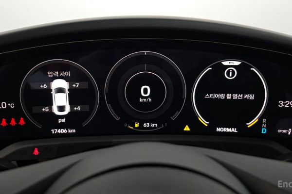 2023 Porsche Taycan с пробегом 17 406 км