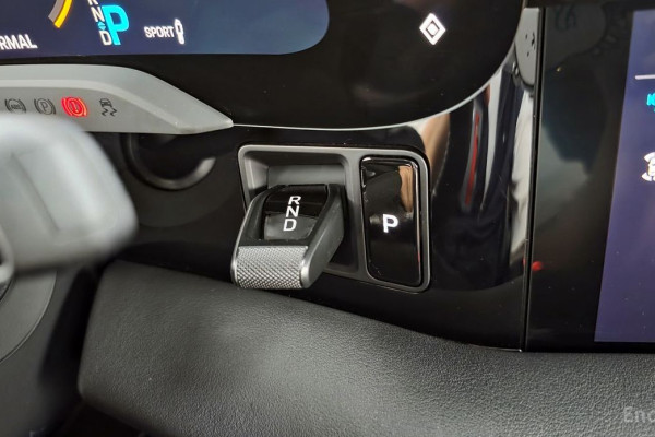 2023 Porsche Taycan с пробегом 17 406 км