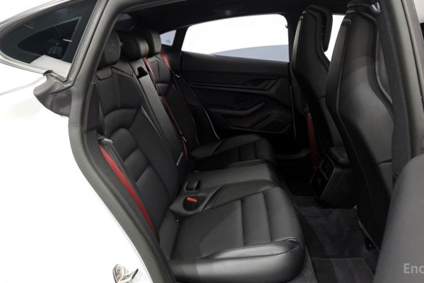 2023 Porsche Taycan с пробегом 17 406 км