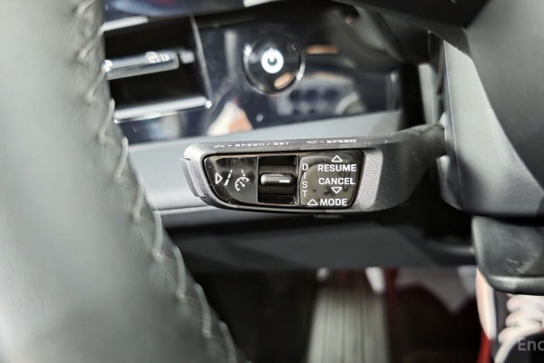 2023 Porsche Taycan с пробегом 17 406 км