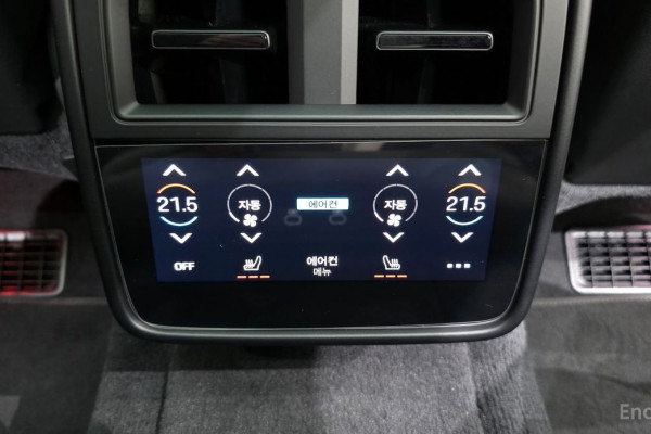 2023 Porsche Taycan с пробегом 17 406 км