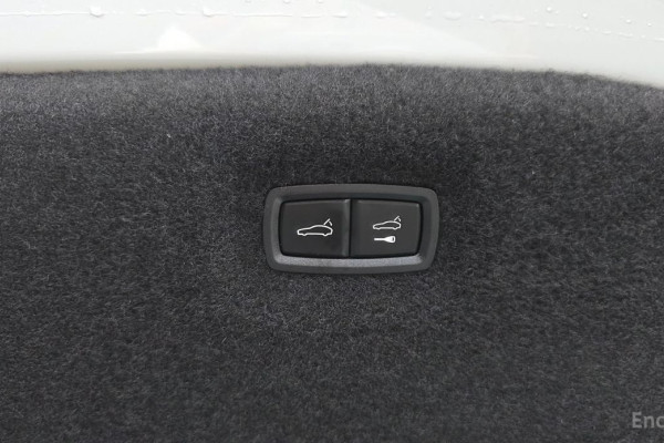 2023 Porsche Taycan с пробегом 17 406 км