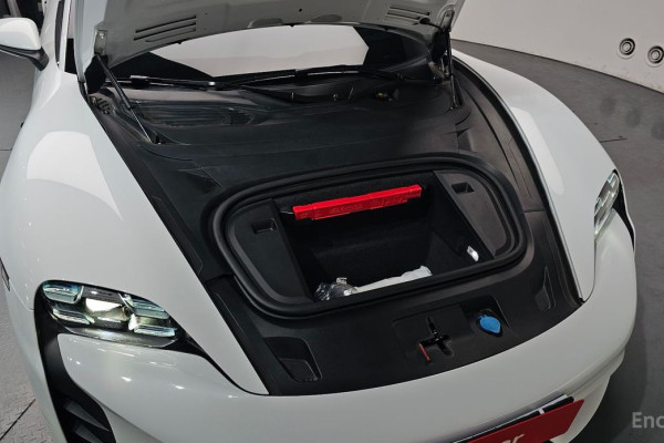 2021 Porsche Taycan с пробегом 54 661 км