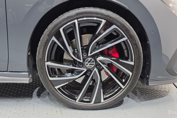 2023 Volkswagen Golf с пробегом 27 007 км