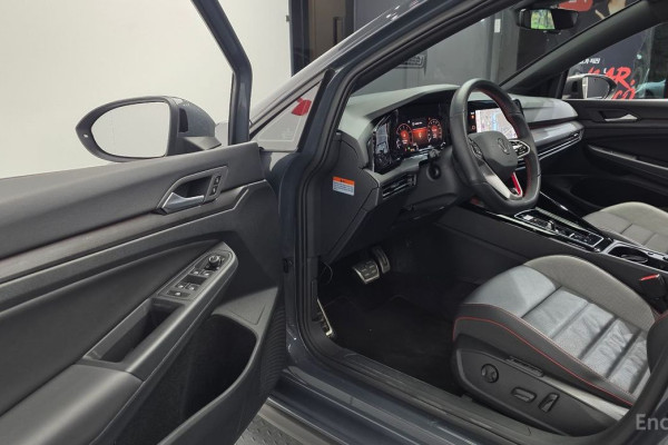 2023 Volkswagen Golf с пробегом 27 007 км