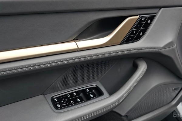 2021 Porsche Taycan с пробегом 54 661 км