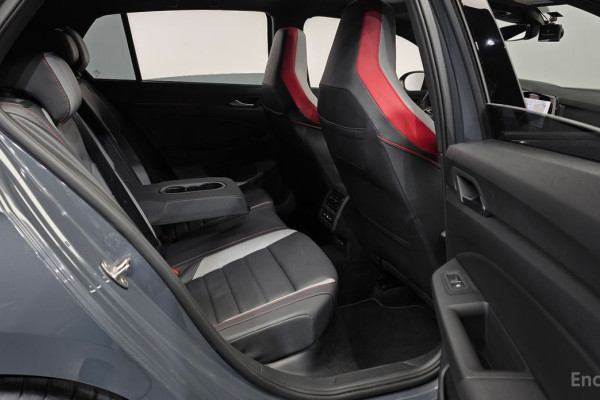 2023 Volkswagen Golf с пробегом 27 007 км