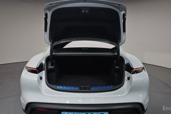 2021 Porsche Taycan с пробегом 54 661 км