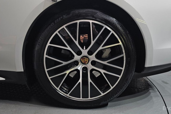 2021 Porsche Taycan с пробегом 54 661 км