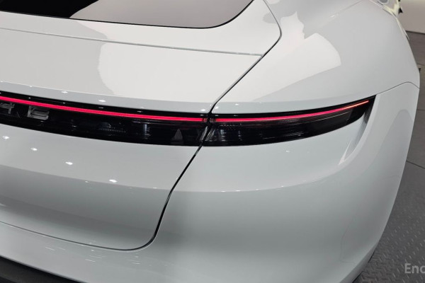 2021 Porsche Taycan с пробегом 54 661 км