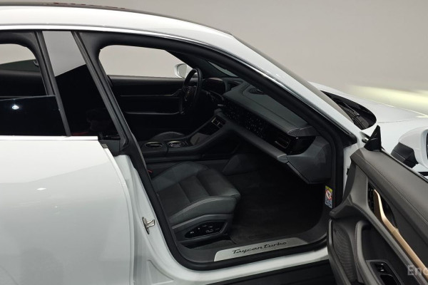 2021 Porsche Taycan с пробегом 54 661 км