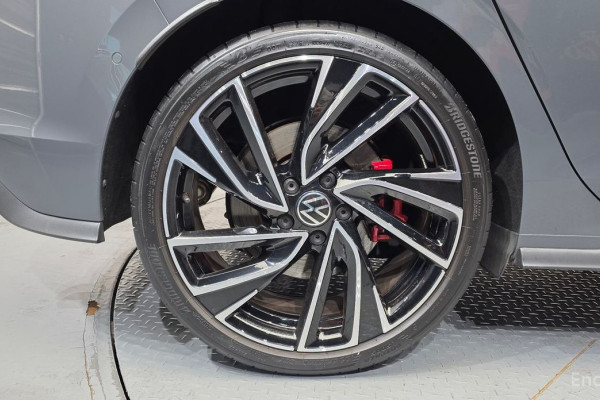 2023 Volkswagen Golf с пробегом 27 007 км