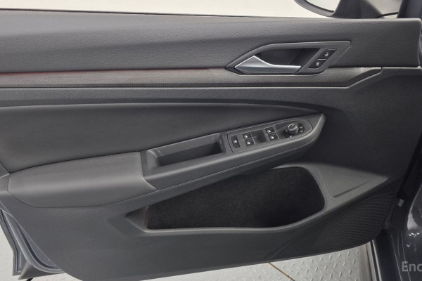 2023 Volkswagen Golf с пробегом 27 007 км