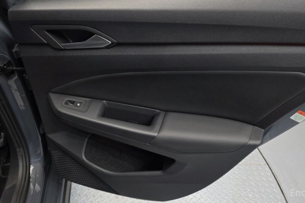 2023 Volkswagen Golf с пробегом 27 007 км