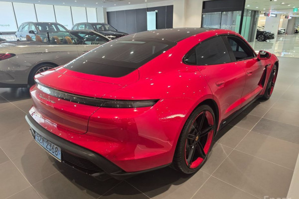 2021 Porsche Taycan с пробегом 16 953 км