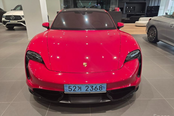 2021 Porsche Taycan с пробегом 16 953 км