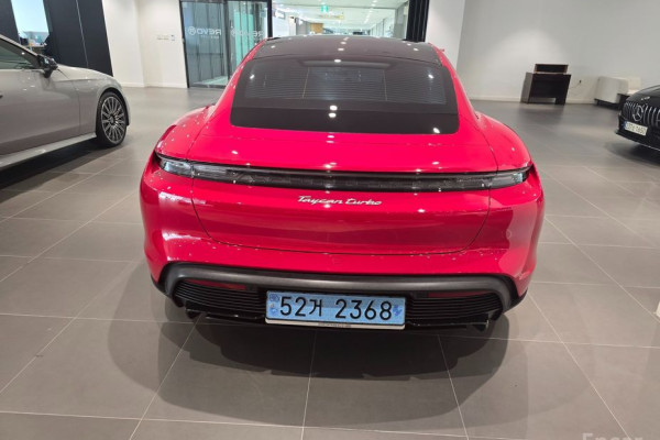 2021 Porsche Taycan с пробегом 16 953 км