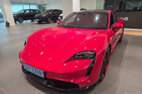 2021 Porsche Taycan с пробегом 16 953 км