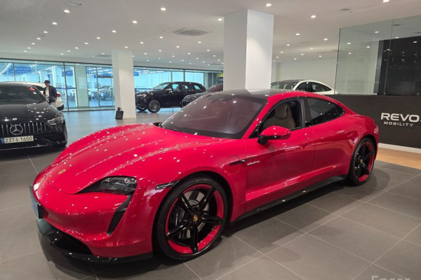 2021 Porsche Taycan с пробегом 16 953 км