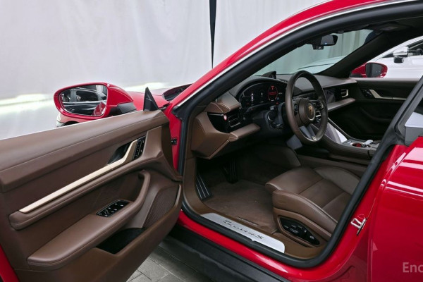 2021 Porsche Taycan с пробегом 29 040 км