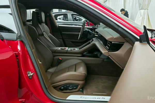 2021 Porsche Taycan с пробегом 29 040 км