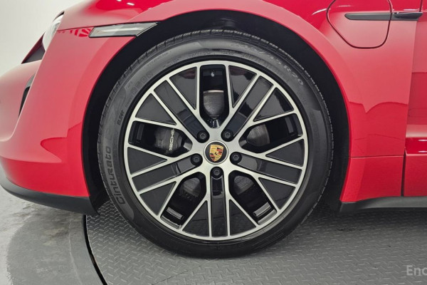 2023 Porsche Taycan с пробегом 22 409 км