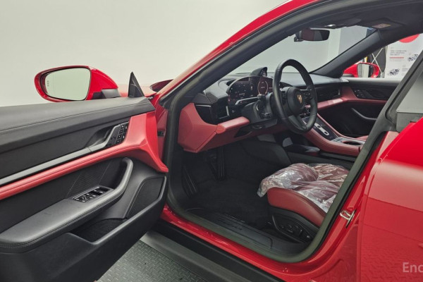 2023 Porsche Taycan с пробегом 22 409 км